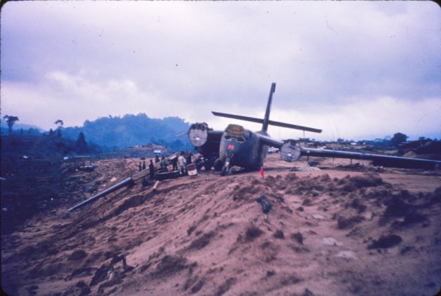 Removing the starboard wing of 185